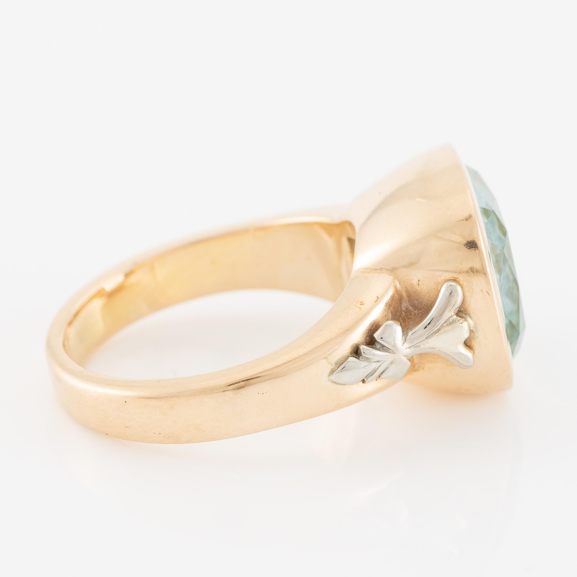 Ring, 18K gold with blue topaz.