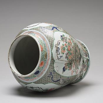Prakturna, porslin. Qingdynastin, Kangxi (1662-1722).
