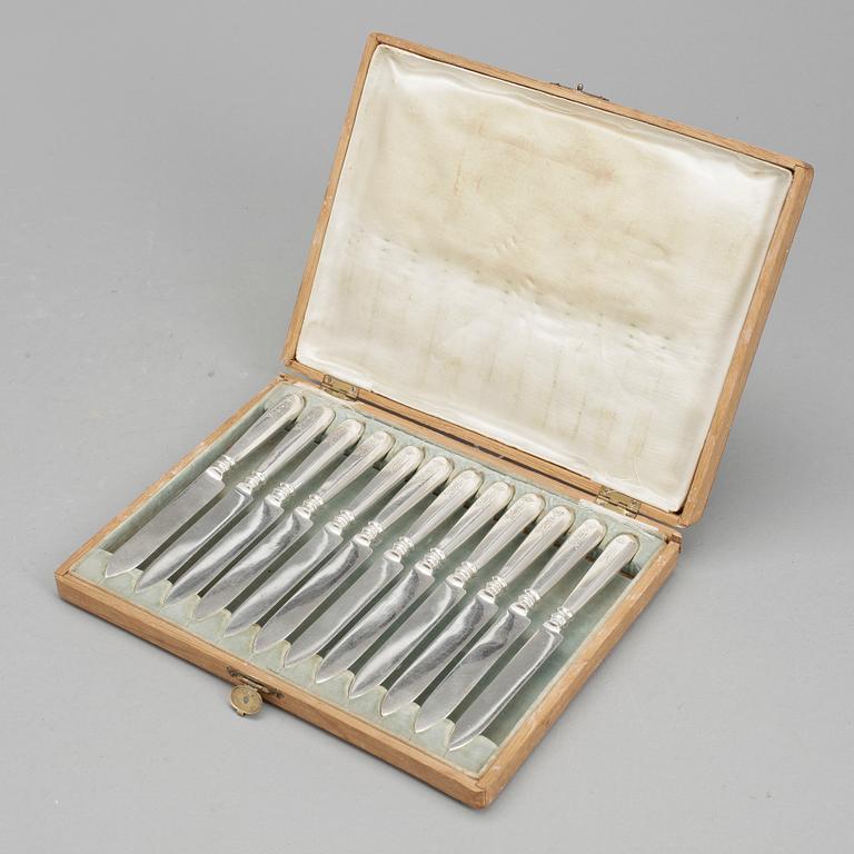 FRUKTKNIVAR i schatull, 12 st, silver, Finland,  1901, vikt ca 307 g.