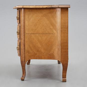 A Swedish late Baroque commode by Johan Hugo Fürloh (master in Stockholm 1724-1745).