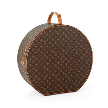 569. LOUIS VUITTON, a monogram canvas hat box.