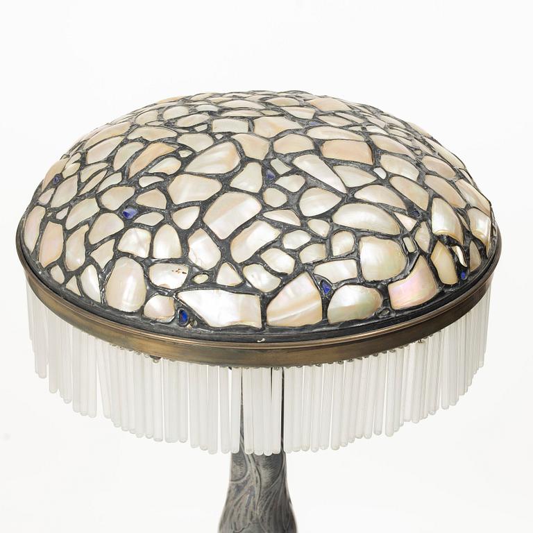 A Jugend table lamp, early 20th century.