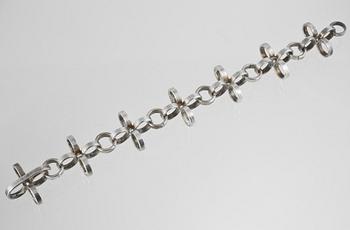ARMLÄNK, silver, Cecilia Johansson, Göteborg, 1975. Vikt 48,1 gram.