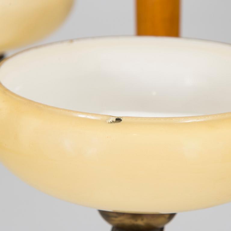 Paavo Tynell, kattovalaisin, malli 1255/3, Taito 1930-luku.