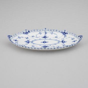 Royal Copenhagen, a porcelaine service, 'Musselmalet', Denmark. (63 pc).