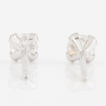 Earrings 18K white gold set with brilliant-cut diamonds, accompanied by GIA dossier.