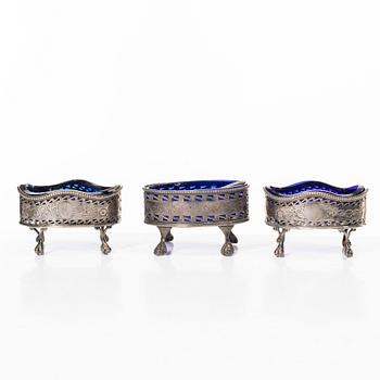 Saltkar, ett par, silver, georgianska, Robert Hennell I, London, 1782 samt ett snarlikt, John Smyth, Dublin, 1907.