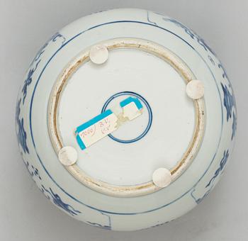 A blue and white jar with cover, Qing dynasty, Kangxi (1662-1722).