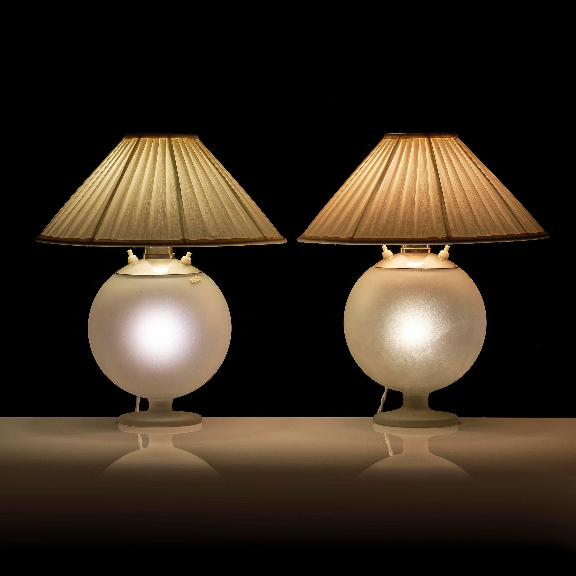 Harald Notini, a pair of table lamps model "15206", Arvid Böhlmarks Lampfabrik, Stockholm, 1930s.