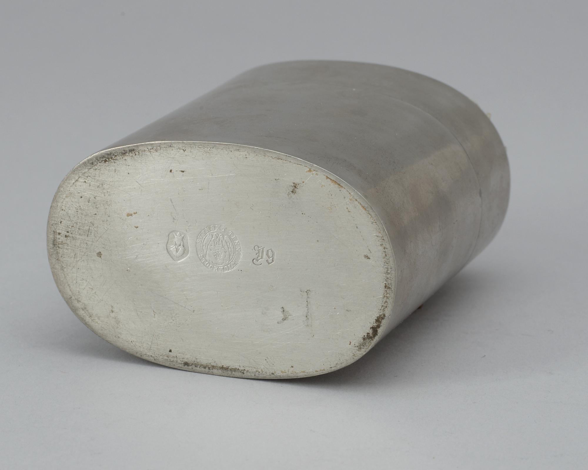 Estrid Ericson, ESTRID ERICSON, burk med lock, Firma Svenskt Tenn, Stockholm 1954.