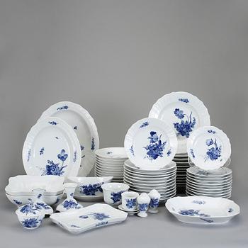 SERVISDELAR, 63 delar, porslin, "Blå blomst", Royal Copenhagen.