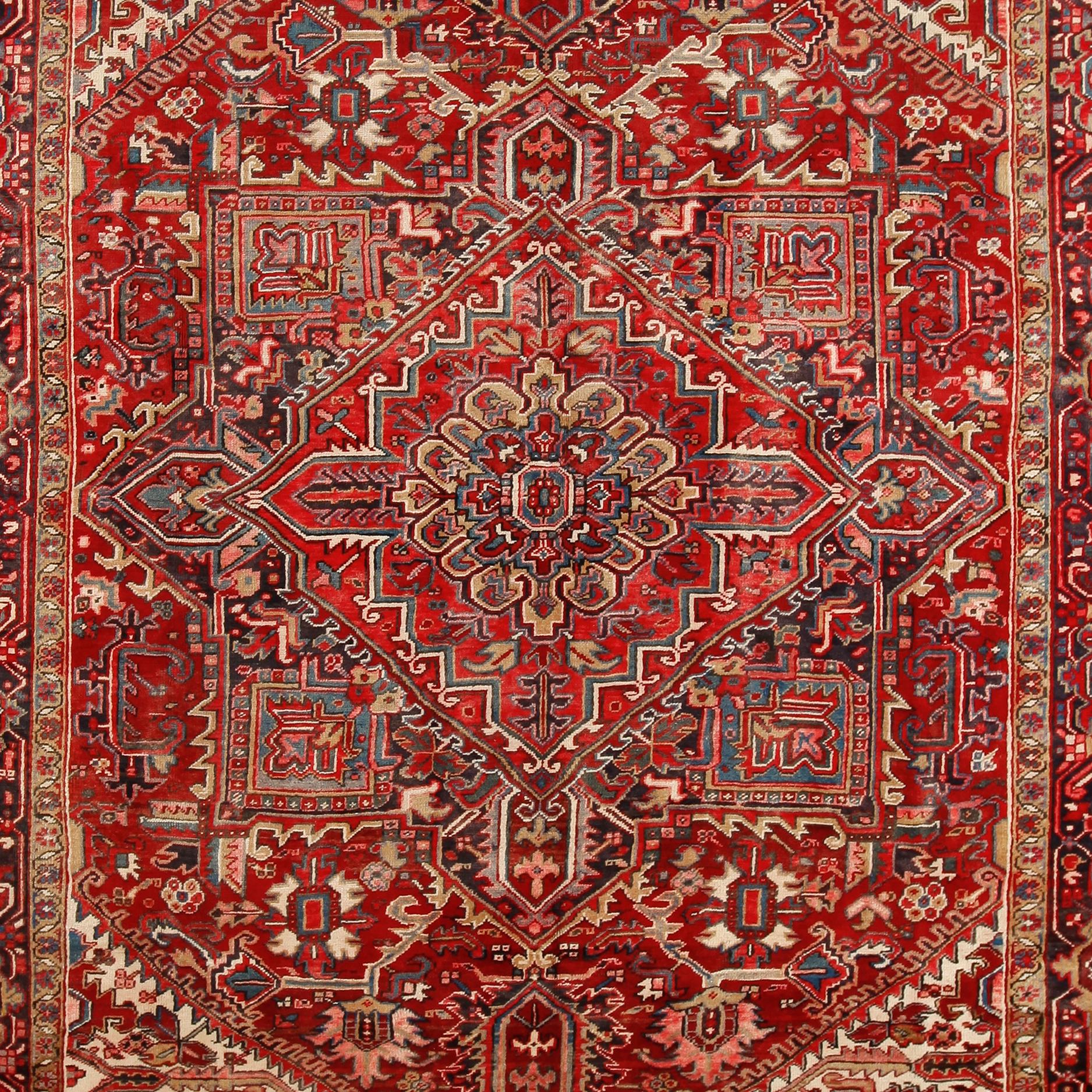 MATTA, Heriz, ca 380 x 266 cm.