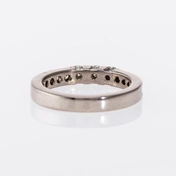 RING, 18K vitguld, briljantslipade diamanter. A. Tillander. Vikt ca 5,4 g.