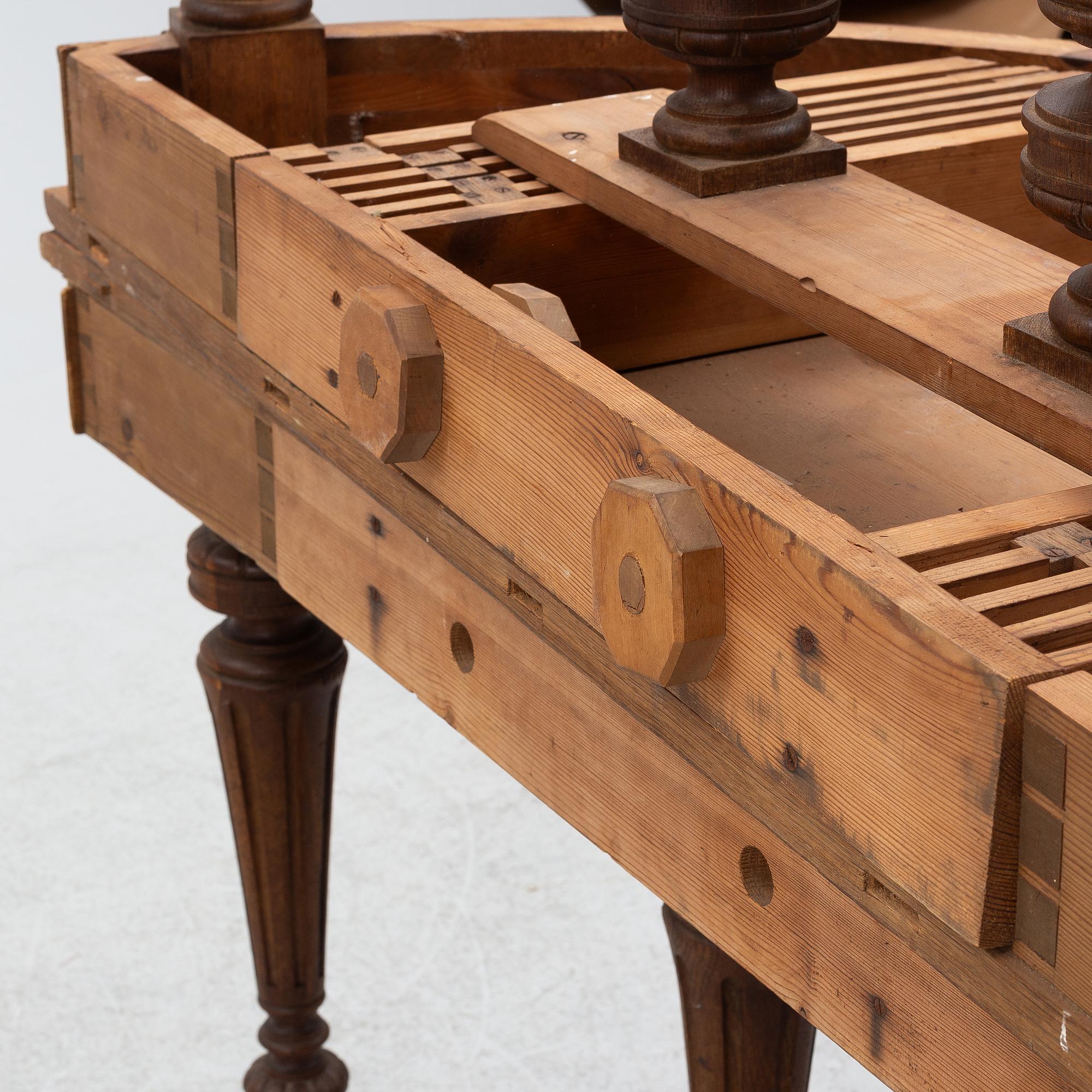 Matbord, gustaviansk stil, omkring 1900.