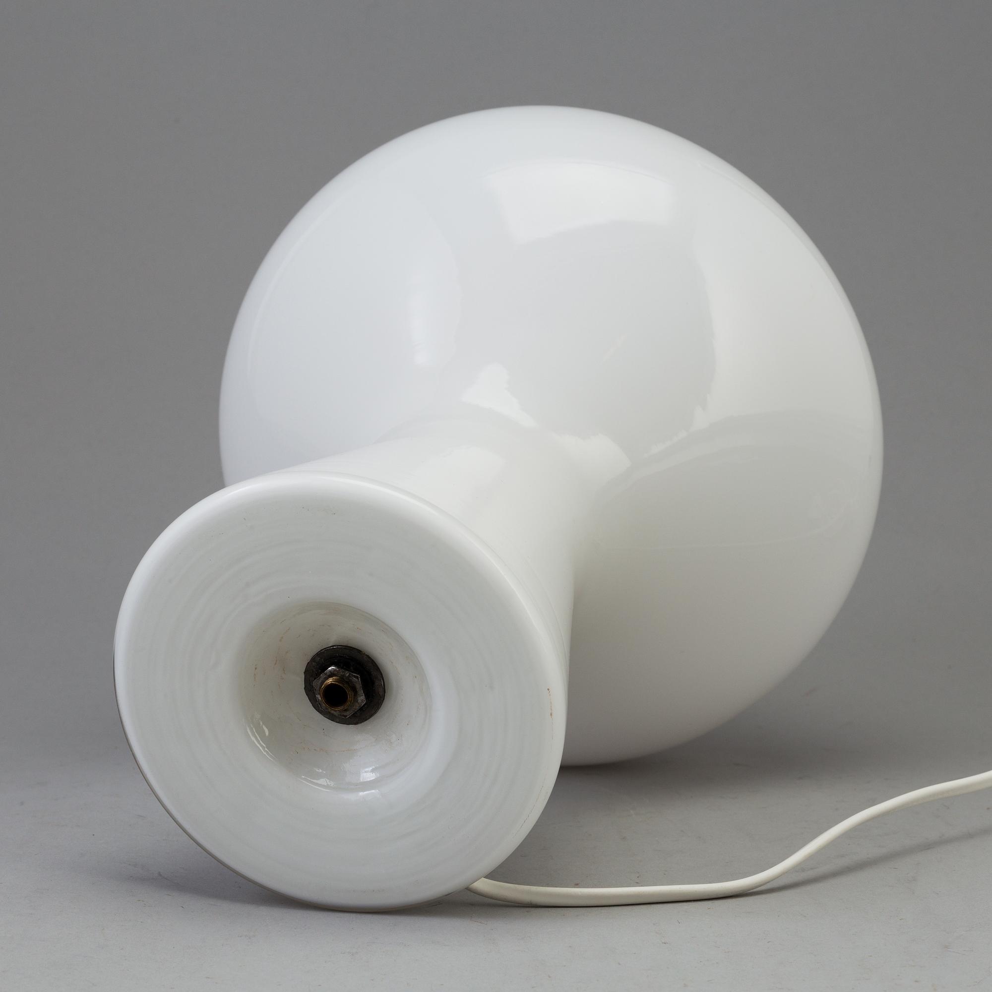 A 'Zaffiro Fungo" glass table light by Massimo Vignelli/Paulo Venini, Italy.