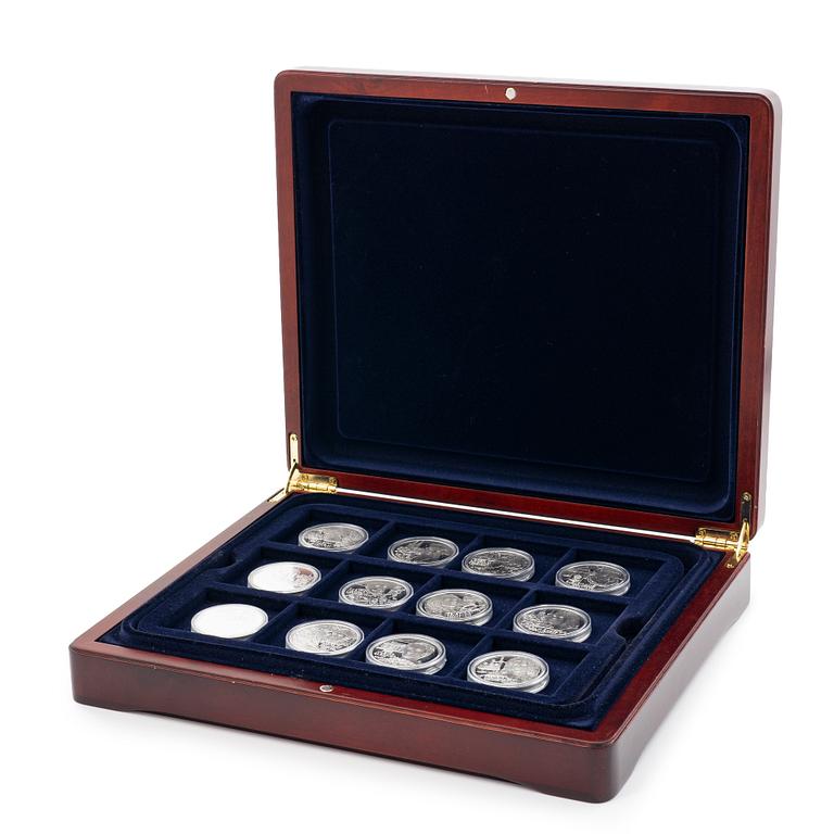 36 medals, silver 925, “Kingdom of Sweden”, in fitted case.