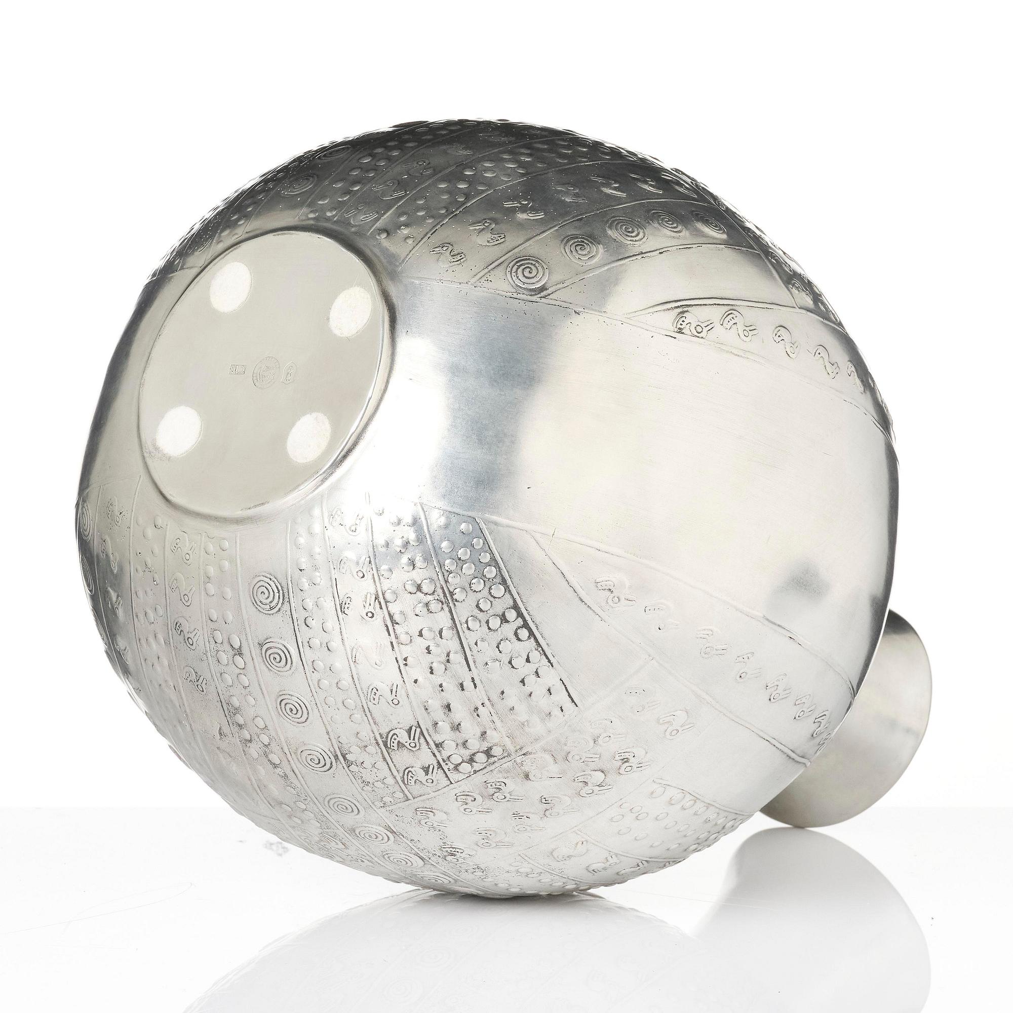 Estrid Ericson, "Peruvian urn", pewter, Firma Svenskt Tenn, Stockholm 1993.