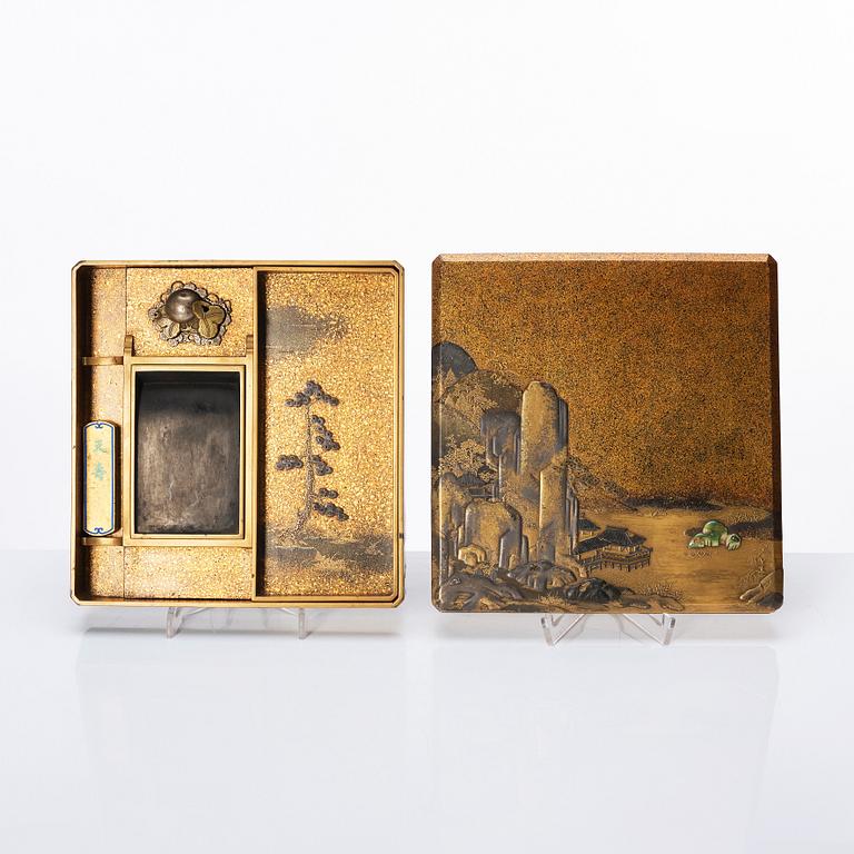 A Japanese lacquer writing box, Suzuribako, Edo perioden, sent 1600-tal/tidigt 1700-tal.