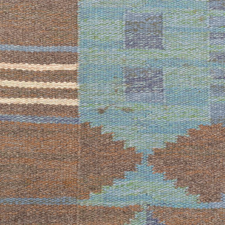 Carpet, flat weave, 'Blått stim'  signerad KJ KH (Karin Jönsson, Klockargårdens Hemslöjd Tällberg) 230 x 154 cm.