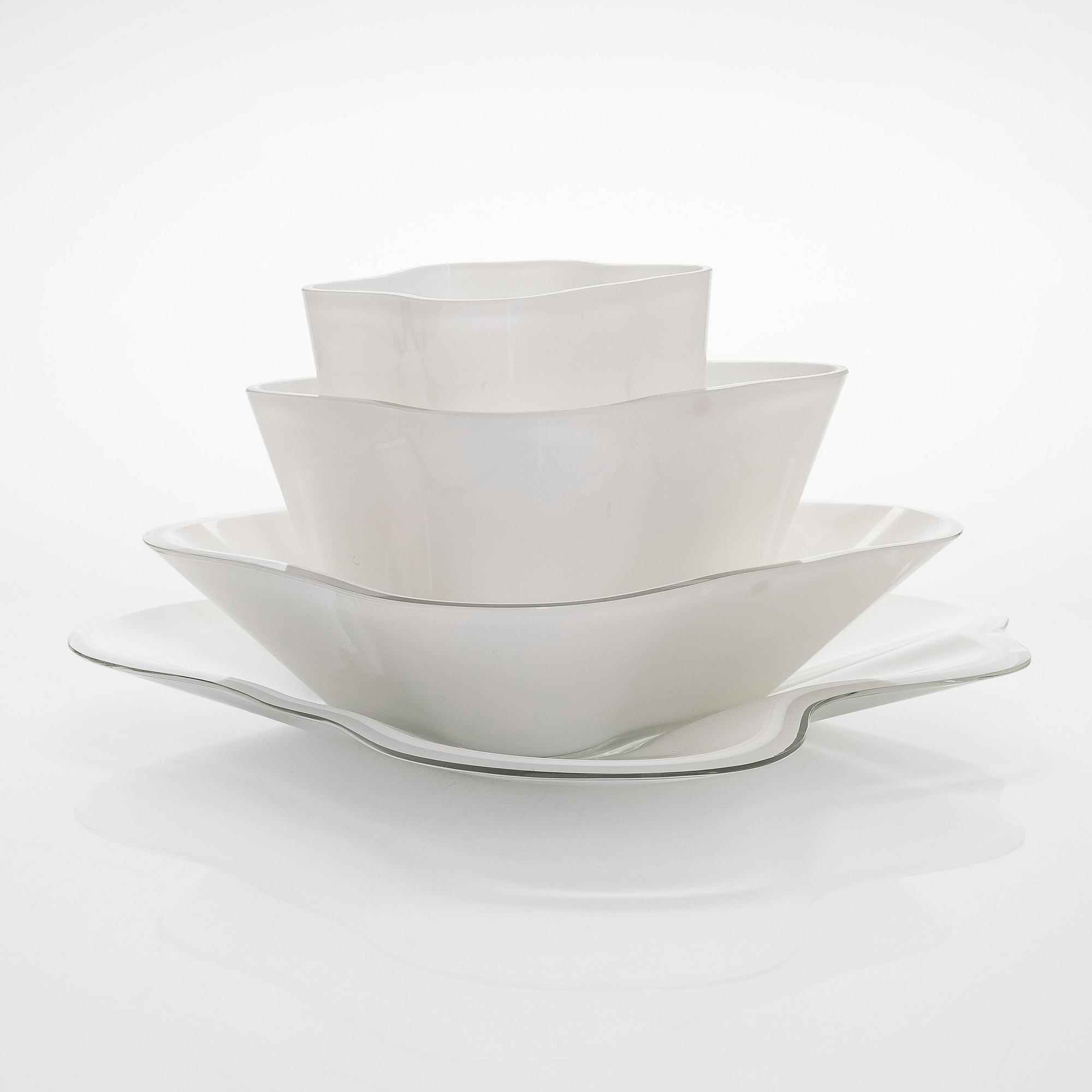 Alvar Aalto, konstglas, "Aalto-blomman", fyra delar, signerad Alvar Aalto 77 / 1985.