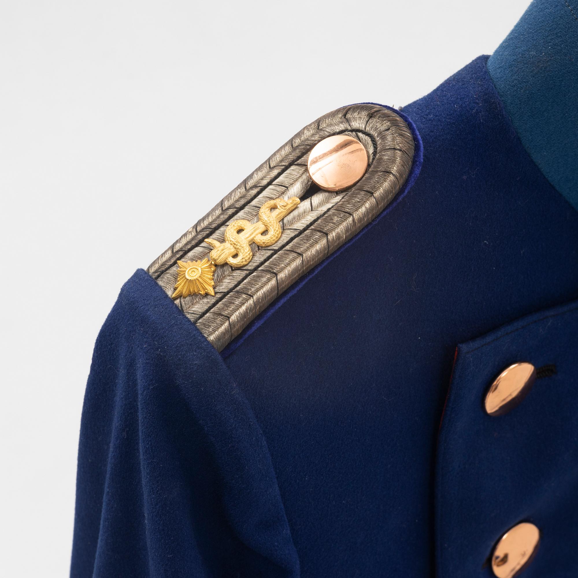 A lot with uniforms parts for German WWI medical officer.