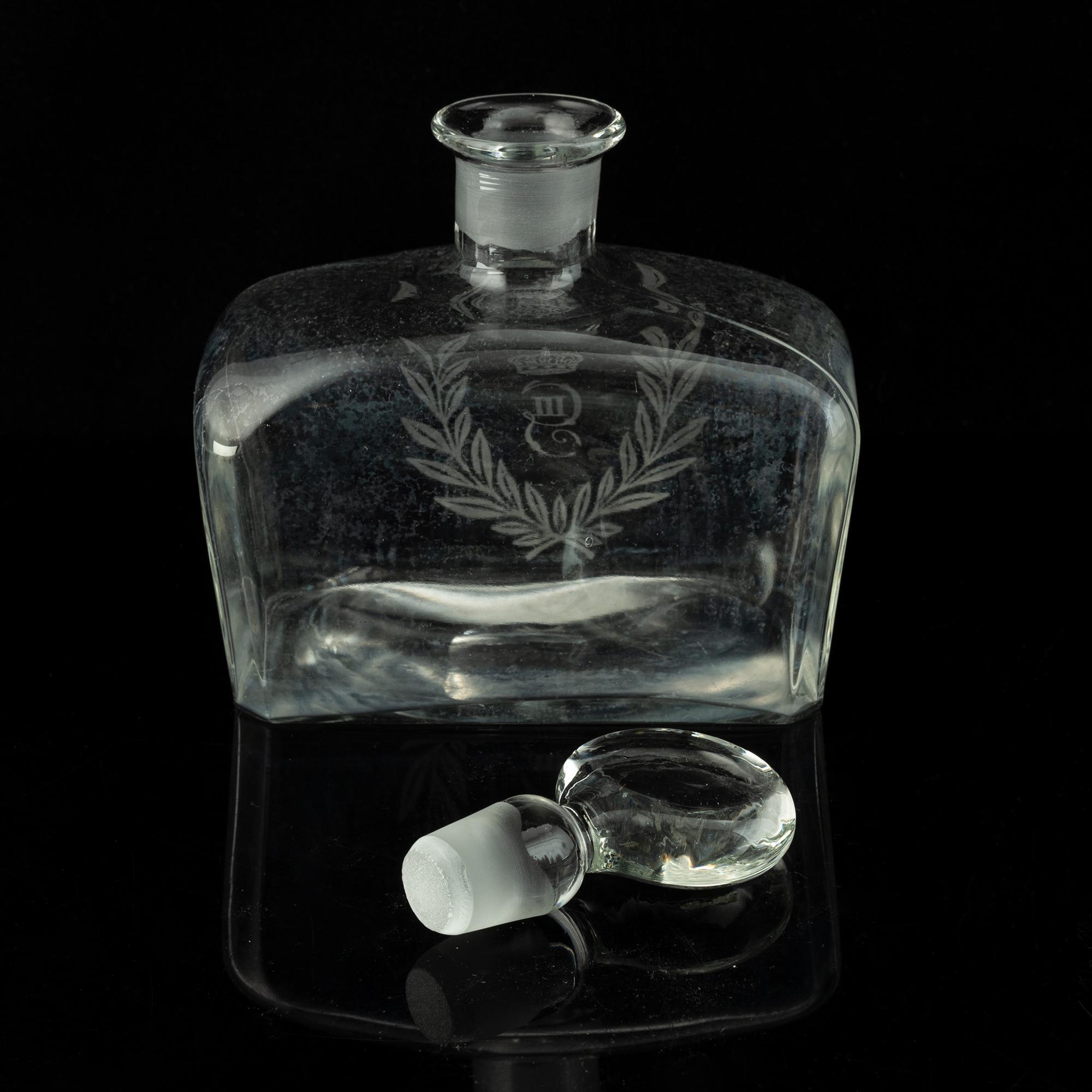 A set of 11 wine glasses and a bottle with stopper, 1900-tal.