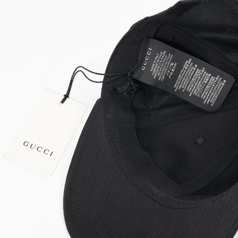Gucci, NY Yankees baseball cap.