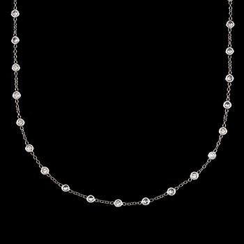 A brilliant-cut diamond longchain necklace. 82 diamonds, total carat weight circa 8.96 cts.