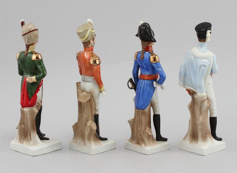 FIGURINER, 4 st. porslin, 1900-talets andra hälft.