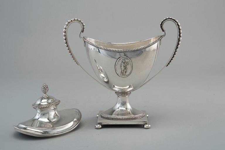 A SUGAR BOWL, silver. Petter Eneroth Stockholm 1791. Height 22 cm, weight 555 g.