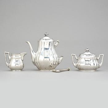KAFFESERVIS, 3 delar, silver, importstämplar CG Hallberg, Stockholm, 1916, 1918 och 1919. Vikt ca 1015 gram.