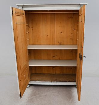 KLÄDSKÅP, 1800-talets andra hälft.