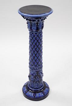 PIEDESTAL, majolika, Rörstrand, omkring sekelskiftet 1800/1900.