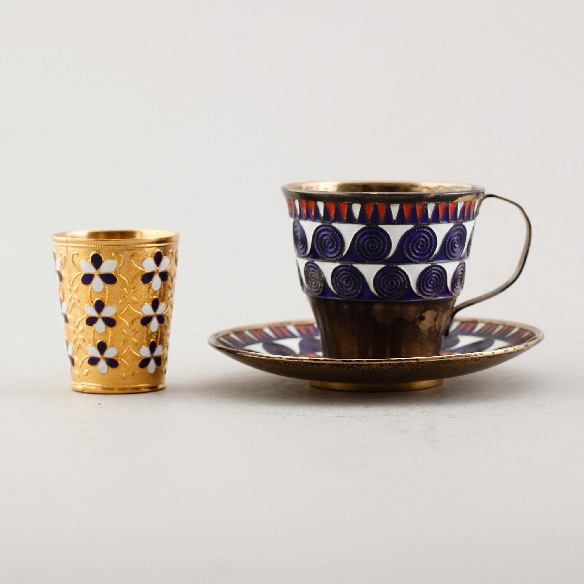 TEKOPP MED FAT SAMT bägare, förgyllt silver, Ryssland, 1900-talets första hälft. Vikt ca 219 gram.