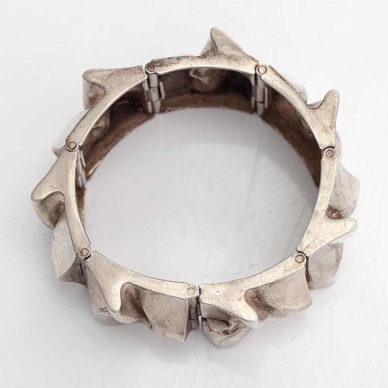 Matti Hyvärinen, armband, sterlingsilver, Sirokoru Oy 1973.