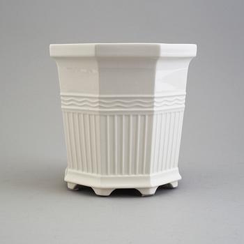 PRINS EUGEN, five porcelain 'Waldemarsudde' plant pots, Gustavsberg.