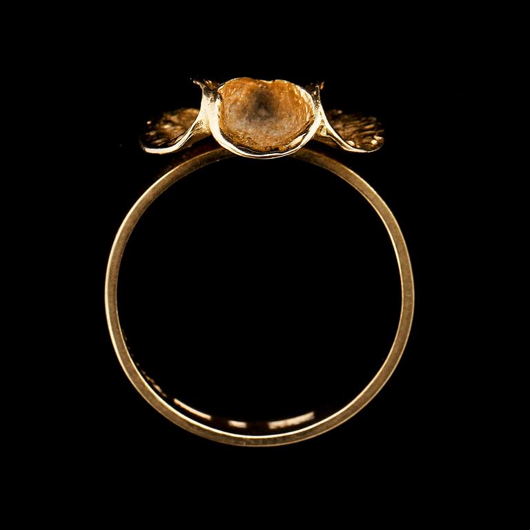 RING, 18k guld, Theresia Hvorslev, Lidköping, 1900-tal. Vikt 5 g.