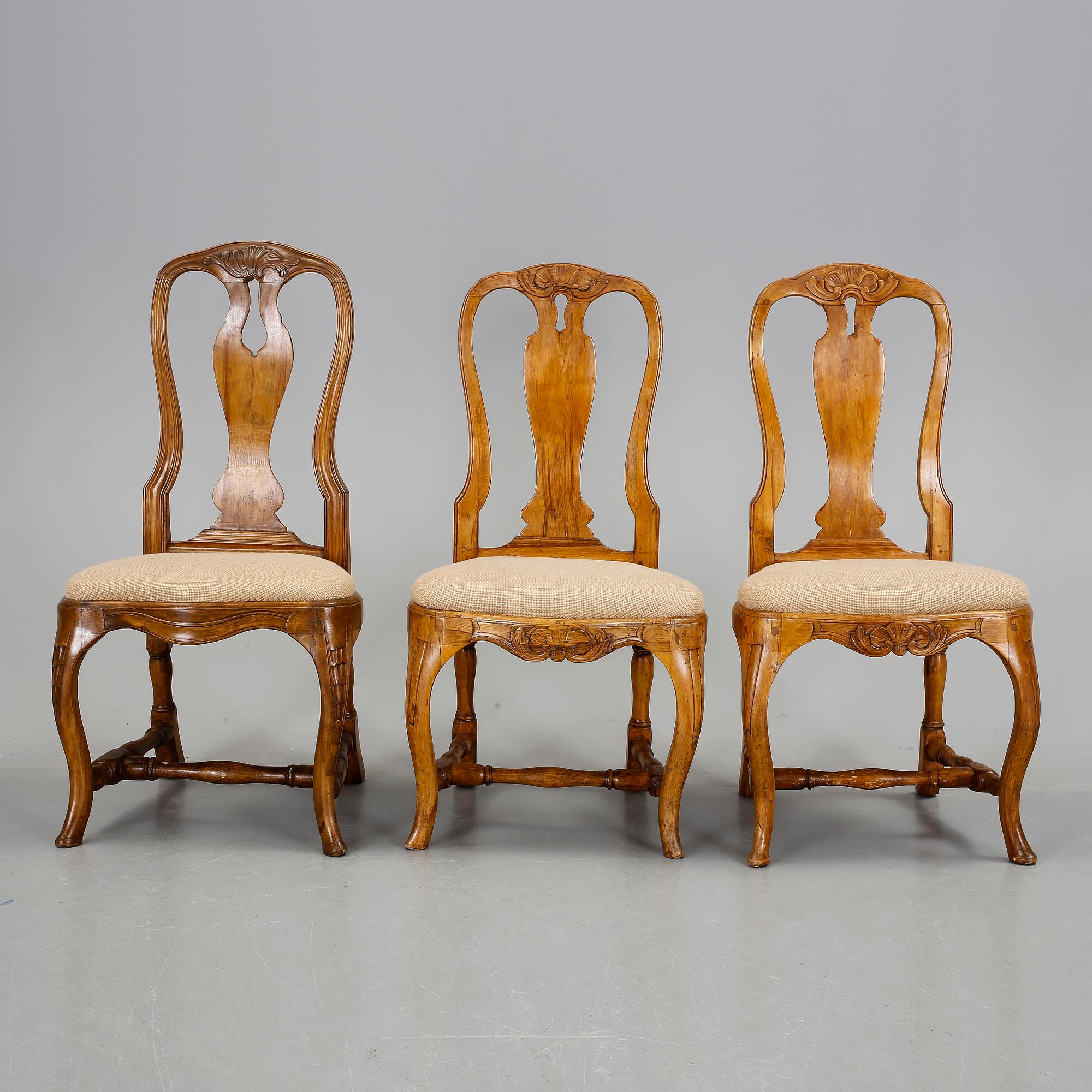STOLAR, 3 st, varav 2 st Stockholmsarbeten i rokoko, 1700-tal.