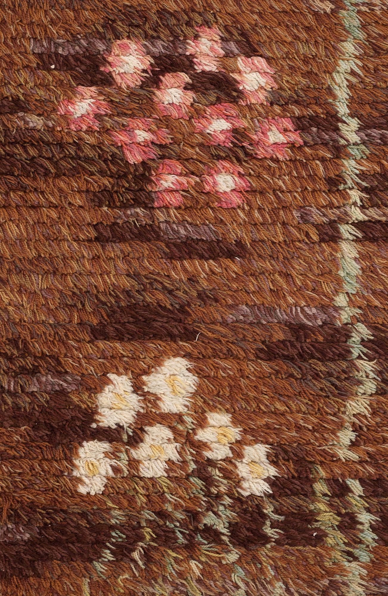 MATTA. Rya. 316,5 x 218,5 cm. Signerad 19HH53.