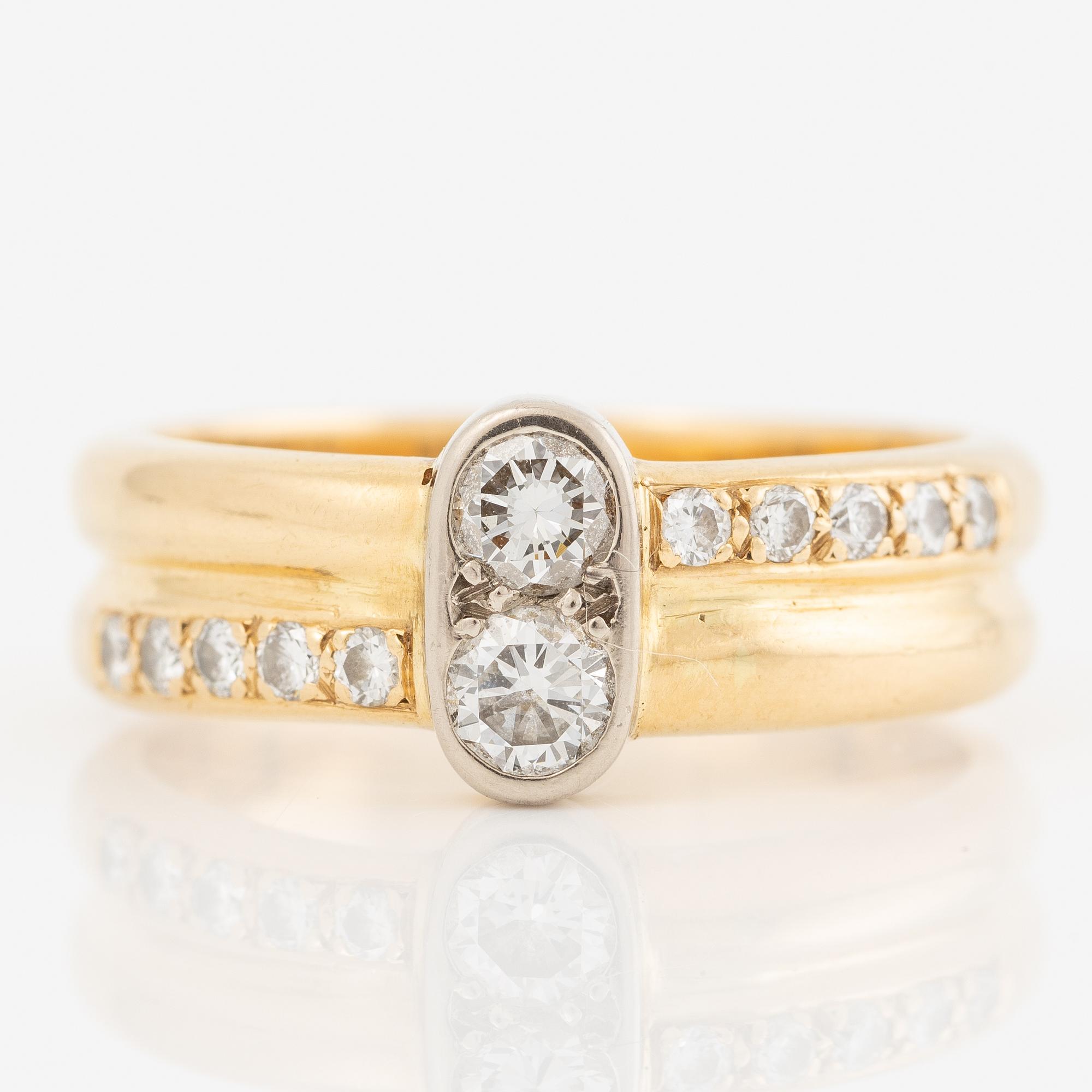 Ring, 18K gold with brilliant-cut diamonds.