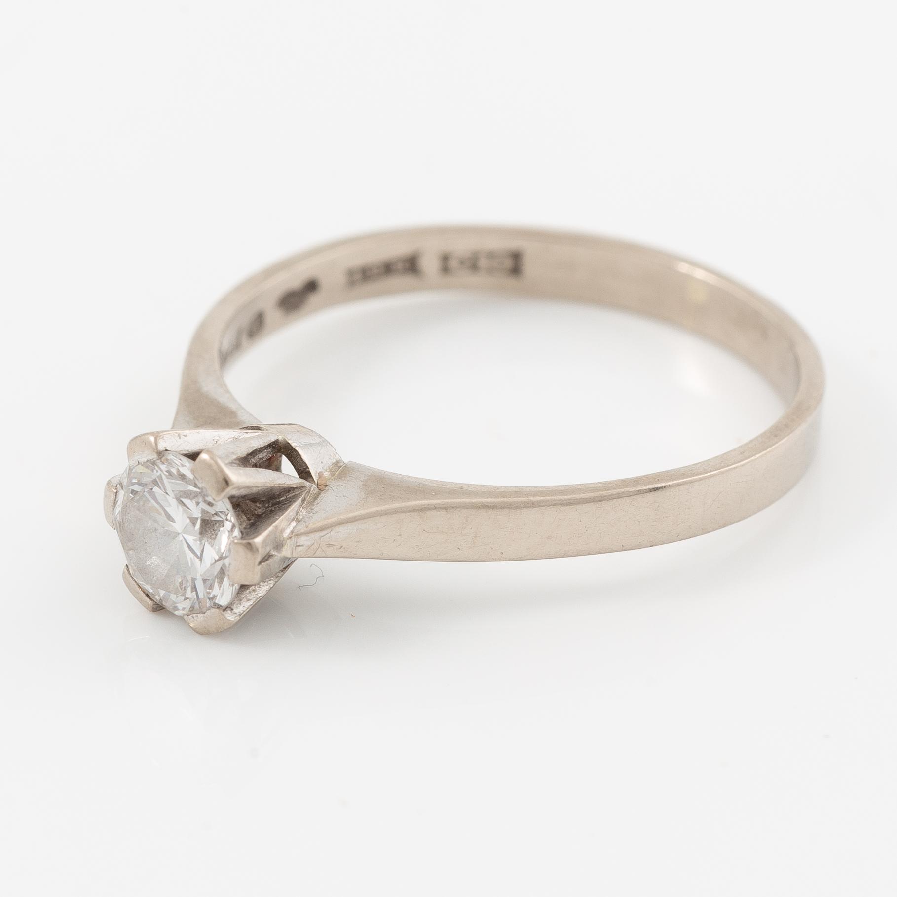 Ring 18K vitguld med briljantslipad diamant 0.65 ct.