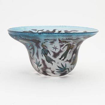 Ulrica Hydman-Vallien, a unique glass bowl from Kosta Boda.