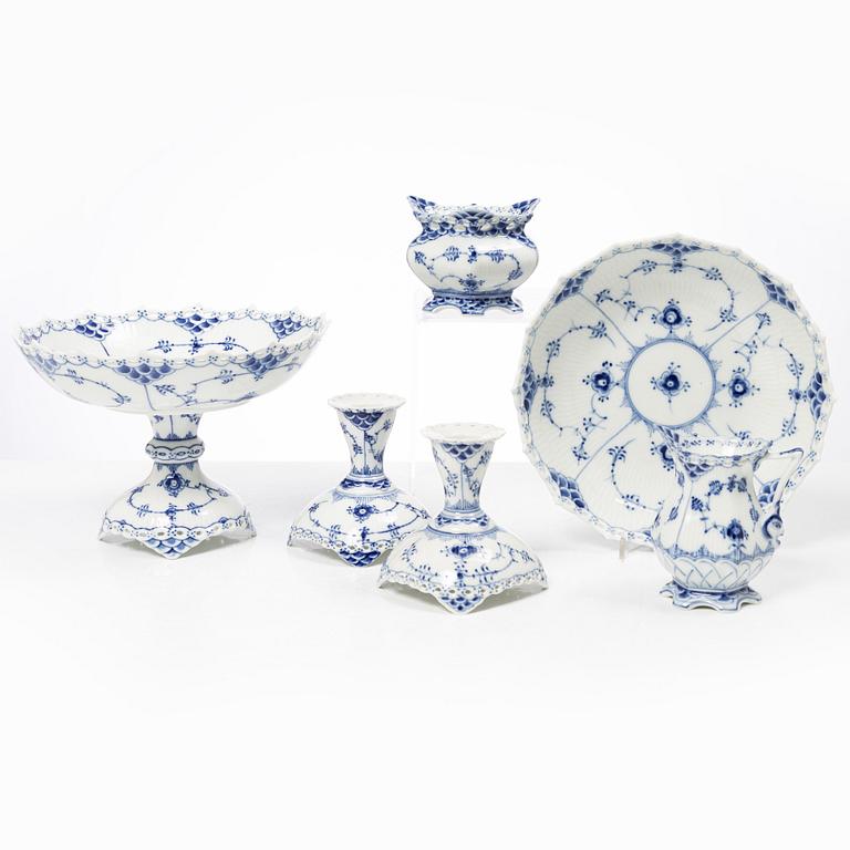 Royal Copenhagen, servisdelar, 6 st, porslin, "Musselmalet", helblonde, Danmark, 1969-1973.