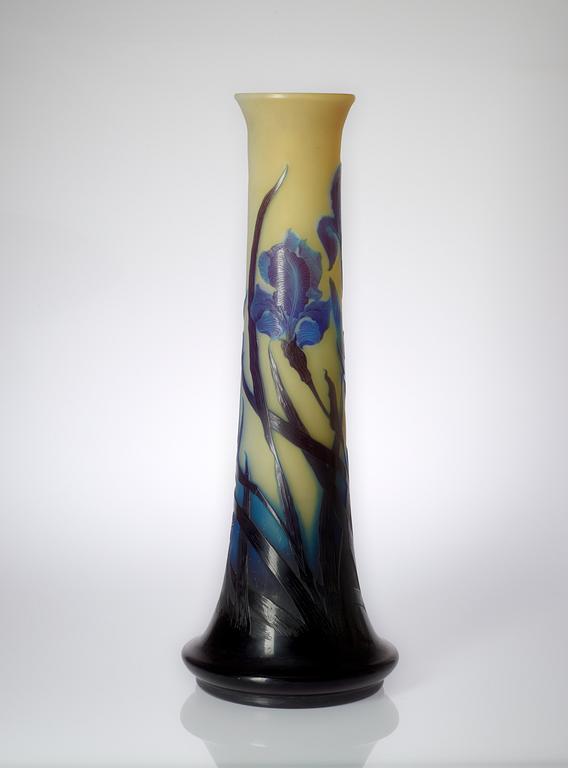 An Emile Gallé Art Nouveau cameo glass vase, Nancy, France.