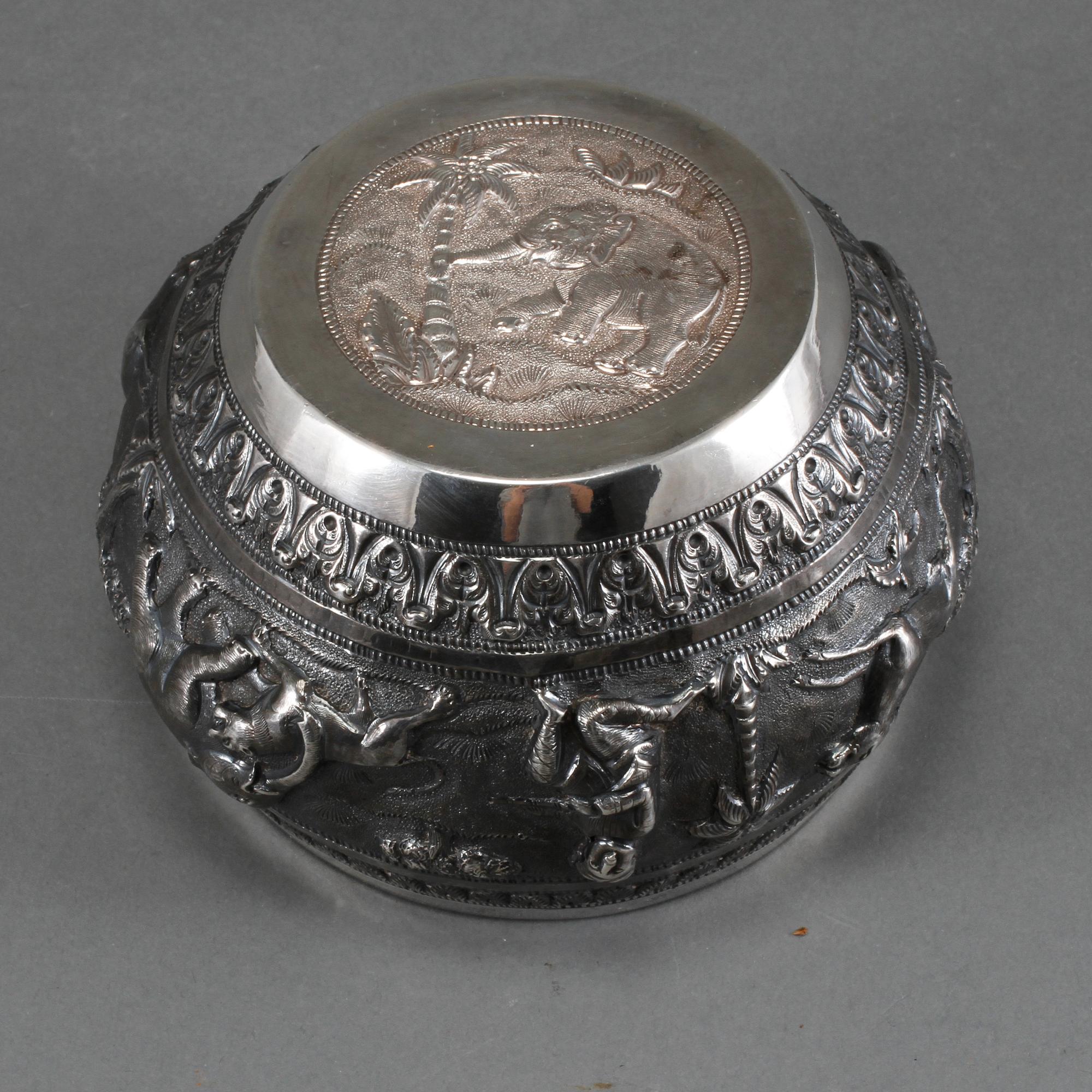SKÅL, silver, troligen Indien, 1900-tal, vikt 293 gram.