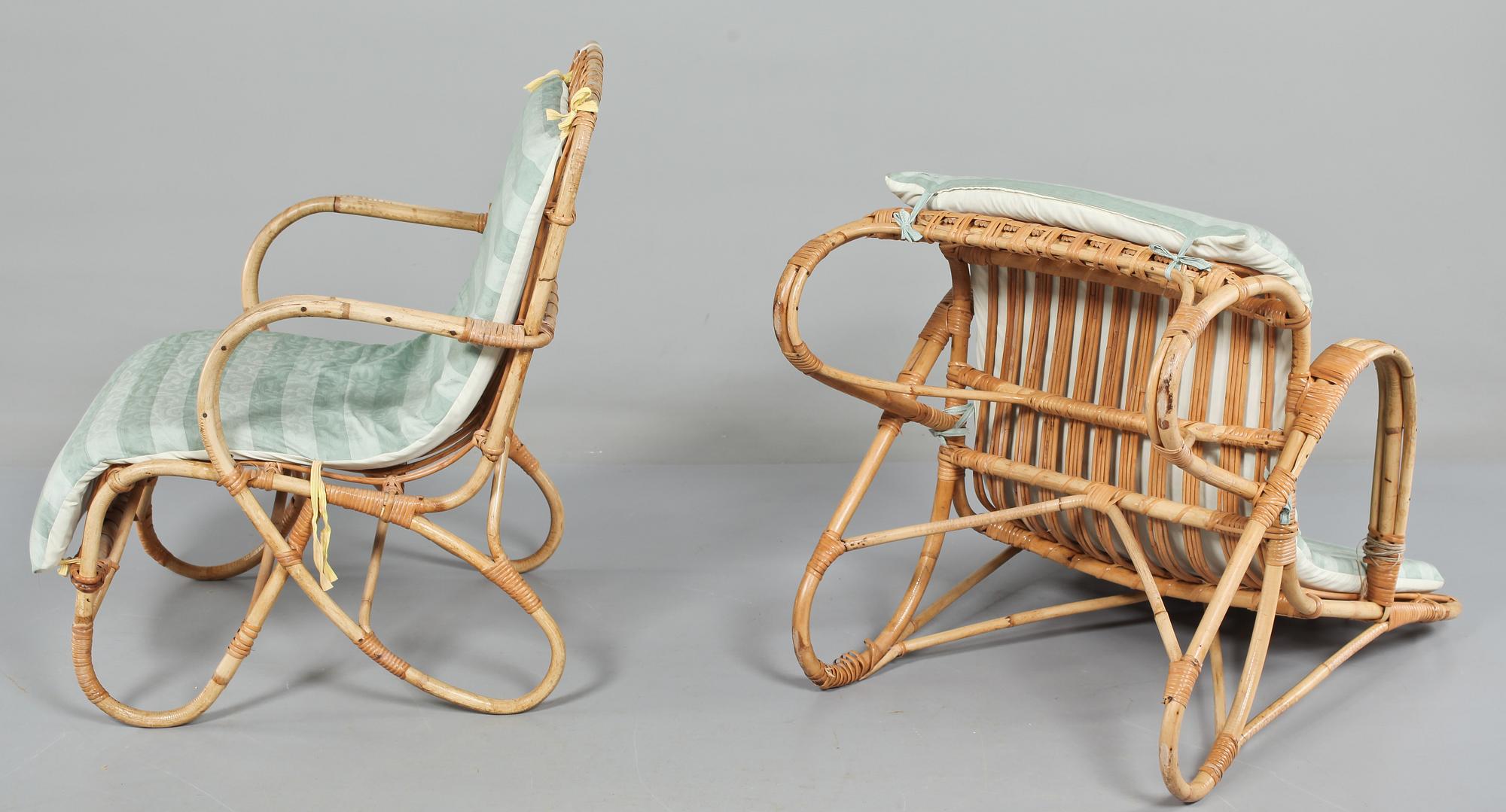 KORGFÅTÖLJER, ett par, 1900-tal.