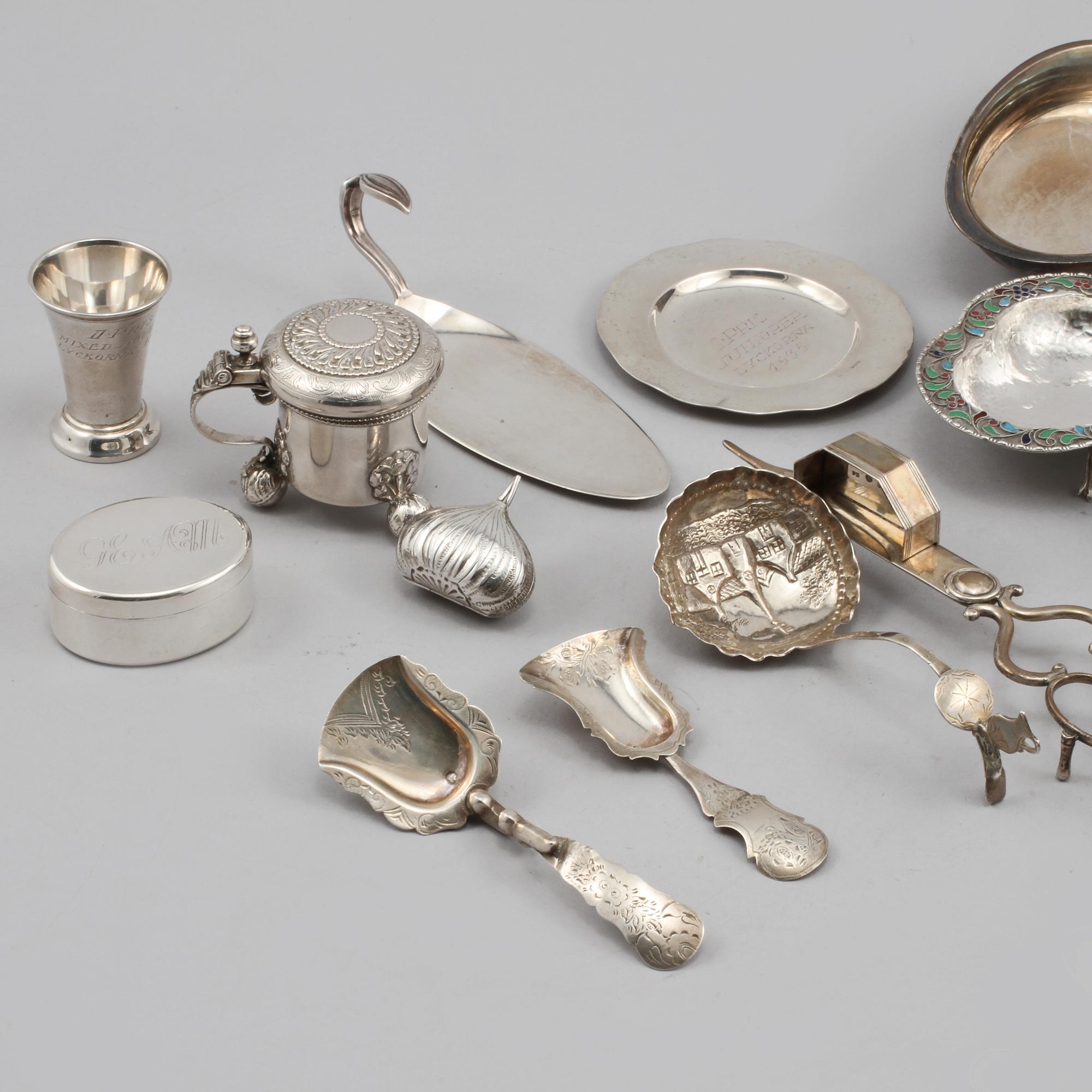 PARTI SILVER, 19 delar, mestadels Sverige, 1800- och 1900-tal, total vikt ca 700 g.