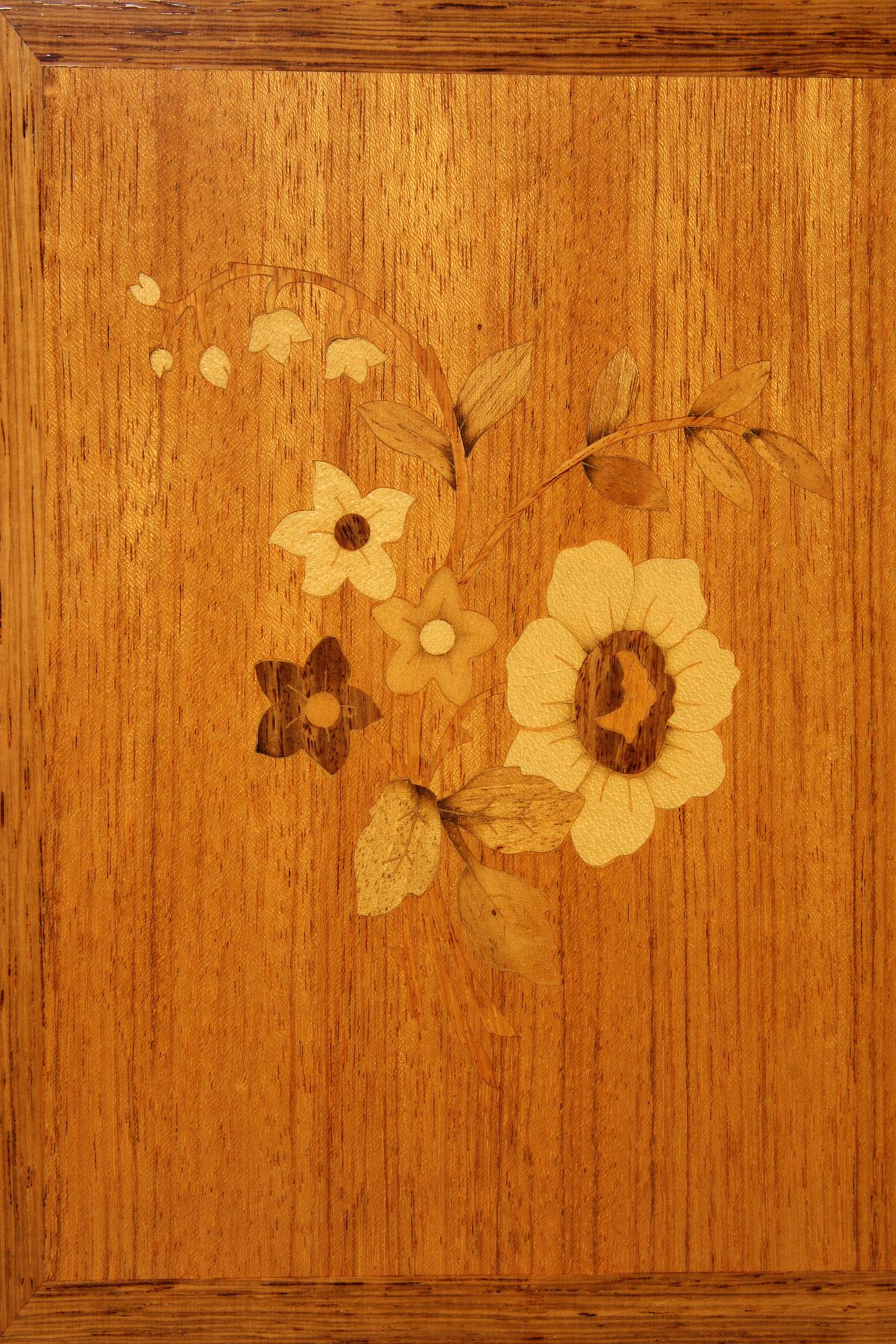 SKÅP PÅ BENSTÄLLNING, Louis XVI-stil, 1900-tal.