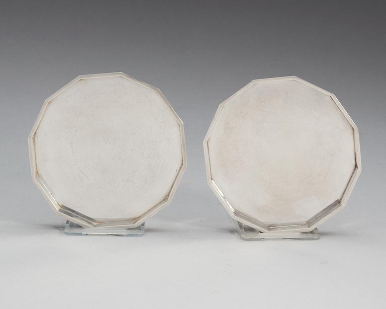 A pair of Wiwen Nilsso sterling coasters, Lund 1971.