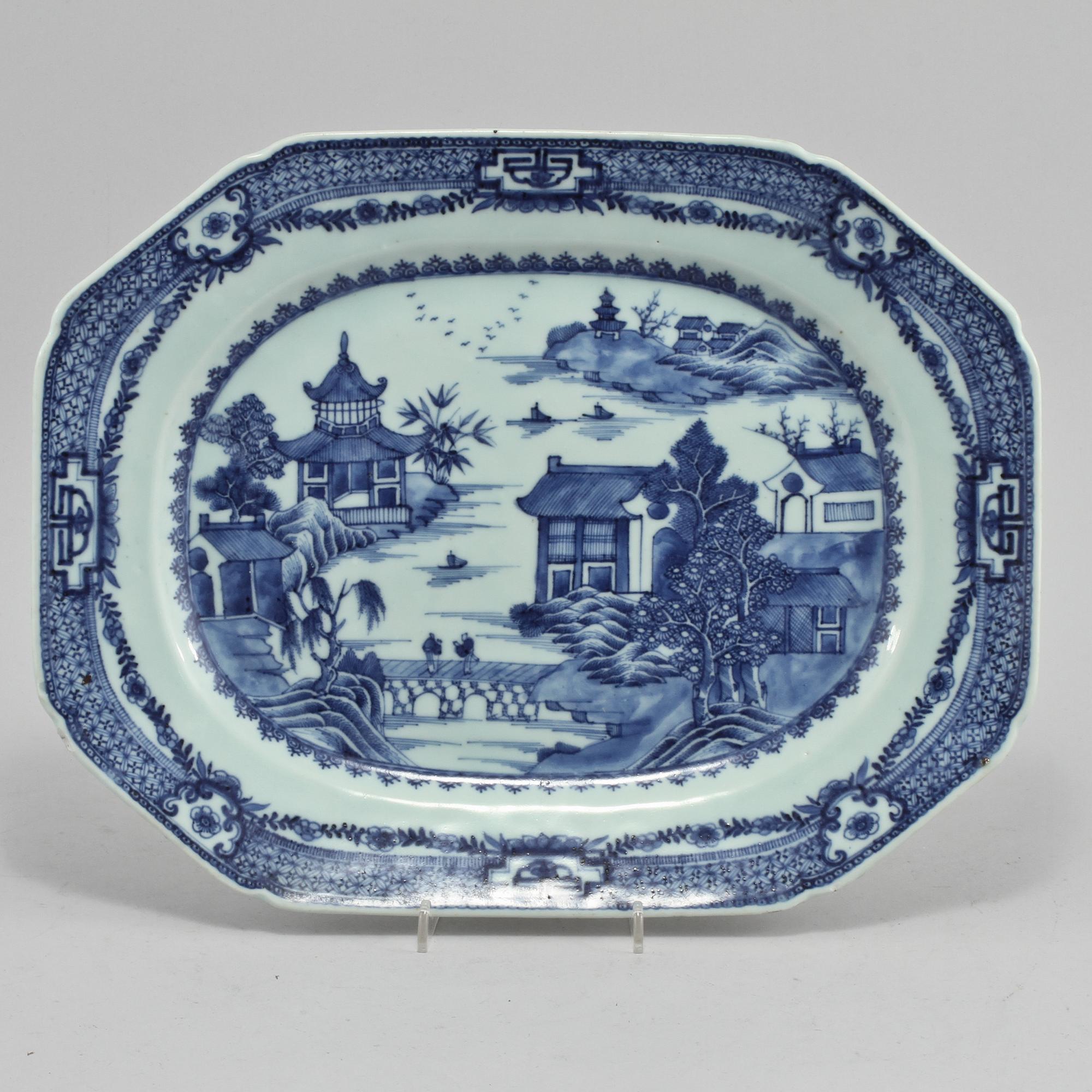 UPPLÄGGSFAT, Porslin, Kina, 1700-tal.